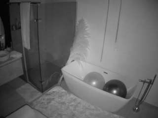 voyeurcam-casa-salsa-bathroom-2