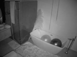 voyeurcam-casa-salsa-bathroom-2