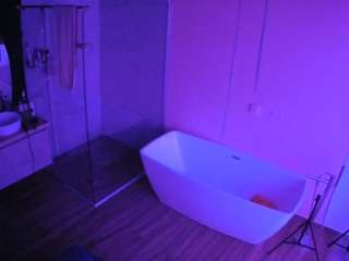 voyeurcam-casa-salsa-bathroom-2