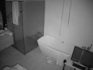 voyeurcam-casa-salsa-bathroom-2