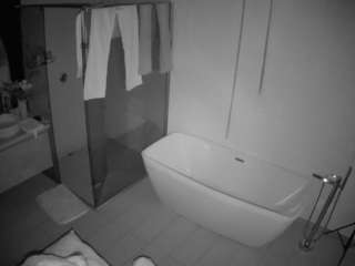 voyeurcam-casa-salsa-bathroom-2