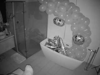 voyeurcam-casa-salsa-bathroom-2