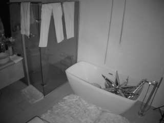 voyeurcam-casa-salsa-bathroom-2