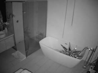 voyeurcam-casa-salsa-bathroom-2
