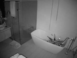 voyeurcam-casa-salsa-bathroom-2