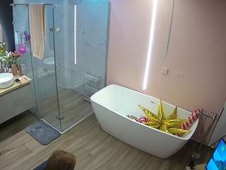 voyeurcam-casa-salsa-bathroom-2