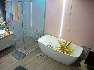 voyeurcam-casa-salsa-bathroom-2