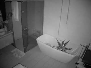 voyeurcam-casa-salsa-bathroom-2
