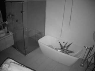 voyeurcam-casa-salsa-bathroom-2