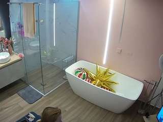 voyeurcam-casa-salsa-bathroom-2