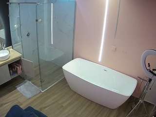 voyeurcam-casa-salsa-bathroom-2