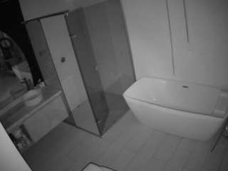 This model is live right now. voyeurcam-casa-salsa-bathroom-2