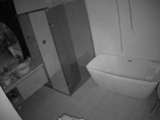 voyeurcam-casa-salsa-bathroom-2