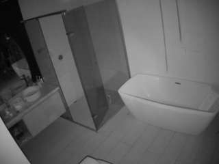 voyeurcam-casa-salsa-bathroom-2