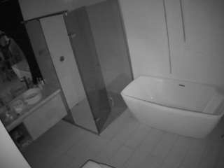 voyeurcam-casa-salsa-bathroom-2