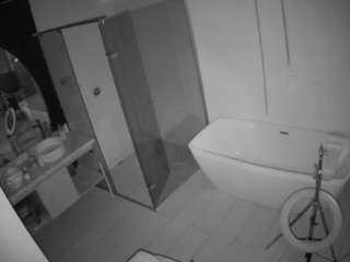 voyeurcam-casa-salsa-bathroom-2