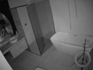 voyeurcam-casa-salsa-bathroom-2