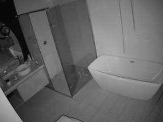 voyeurcam-casa-salsa-bathroom-2
