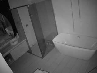 voyeurcam-casa-salsa-bathroom-2