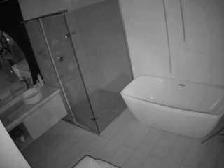 voyeurcam-casa-salsa-bathroom-2