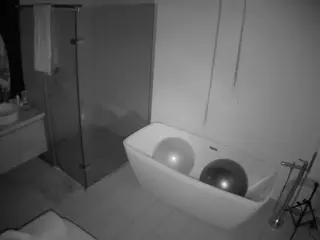 Casa Salsa Bathroom 2's Live Sex Cam Show