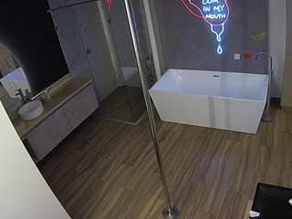 camsoda voyeurcam-casa-salsa-bathroom-3