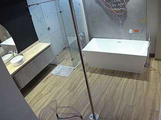 camsoda voyeurcam-casa-salsa-bathroom-3