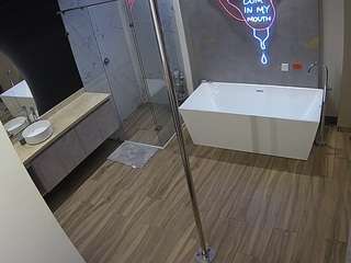 camsoda voyeurcam-casa-salsa-bathroom-3