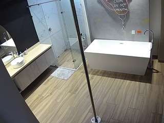 Chicas Folllando camsoda voyeurcam-casa-salsa-bathroom-3