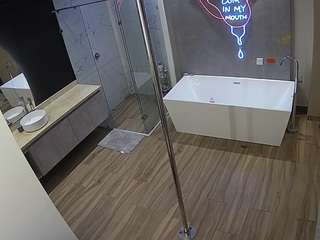 Wuxiaworlf camsoda voyeurcam-casa-salsa-bathroom-3