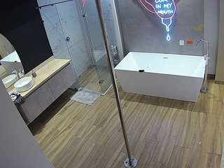 camsoda voyeurcam-casa-salsa-bathroom-3