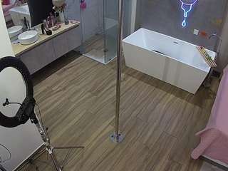 voyeurcam-casa-salsa-bathroom-3