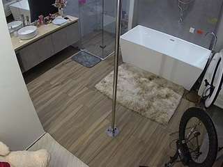 voyeurcam-casa-salsa-bathroom-3