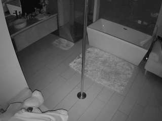 voyeurcam-casa-salsa-bathroom-3