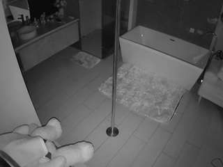voyeurcam-casa-salsa-bathroom-3