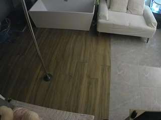 Este modelo está en vivo ahora. voyeurcam-casa-salsa-bathroom-3