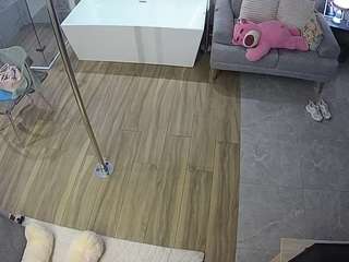 Este modelo está en vivo ahora. voyeurcam-casa-salsa-bathroom-3