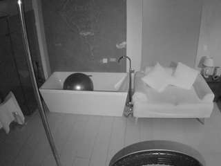 voyeurcam-casa-salsa-bathroom-3