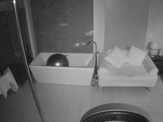 voyeurcam-casa-salsa-bathroom-3