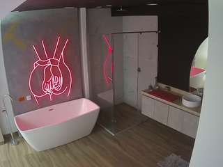 camsoda voyeurcam-casa-salsa-bathroom-4