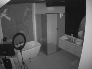 camsoda voyeurcam-casa-salsa-bathroom-4