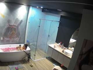 voyeurcam-casa-salsa-bathroom-4