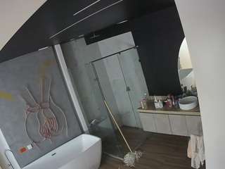 voyeurcam-casa-salsa-bathroom-4
