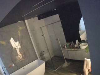 voyeurcam-casa-salsa-bathroom-4