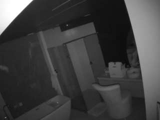 voyeurcam-casa-salsa-bathroom-4