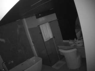 voyeurcam-casa-salsa-bathroom-4