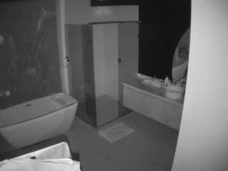 voyeurcam-casa-salsa-bathroom-4
