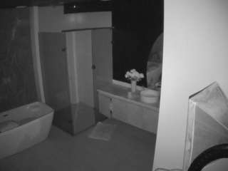 voyeurcam-casa-salsa-bathroom-4