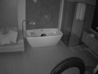 voyeurcam-casa-salsa-bathroom-4