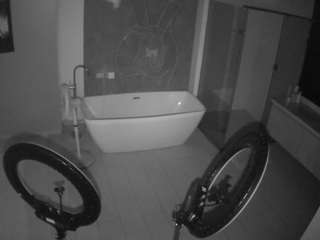 voyeurcam-casa-salsa-bathroom-4